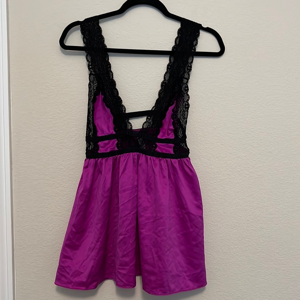 Frederick’s of Hollywood Magenta & Black Silky Lace Babydoll size S